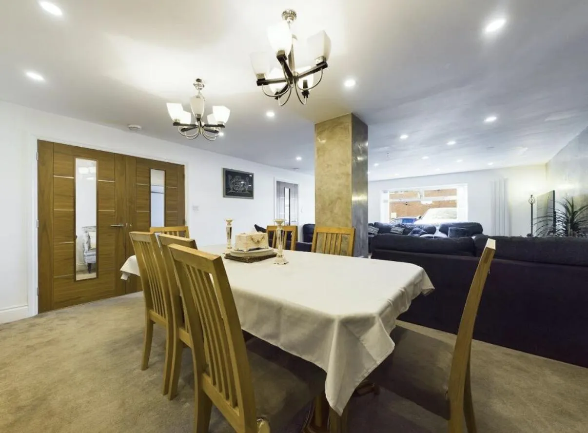 Seymour Grove, M16, photo 9