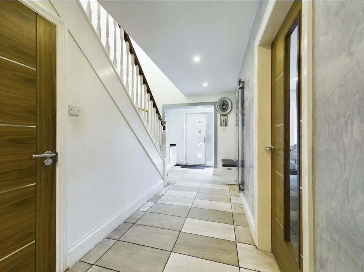 Seymour Grove, M16, photo 12