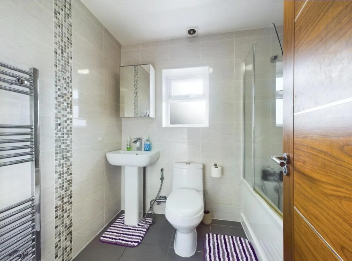 Seymour Grove, M16, photo 27