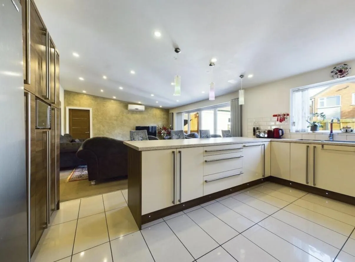 Seymour Grove, M16, photo 11