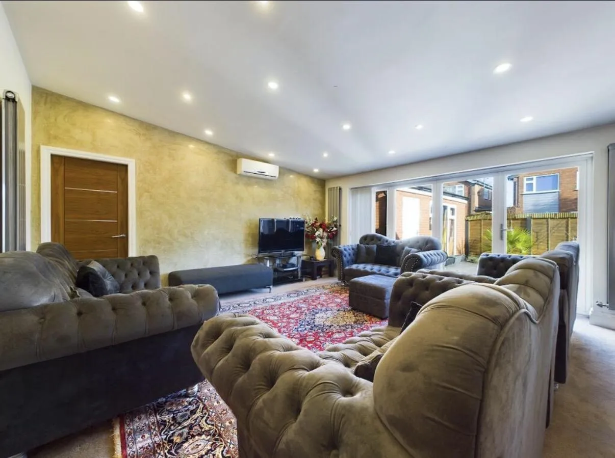 Seymour Grove, M16, photo 7