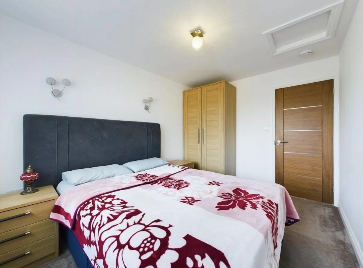 Seymour Grove, M16, photo 13