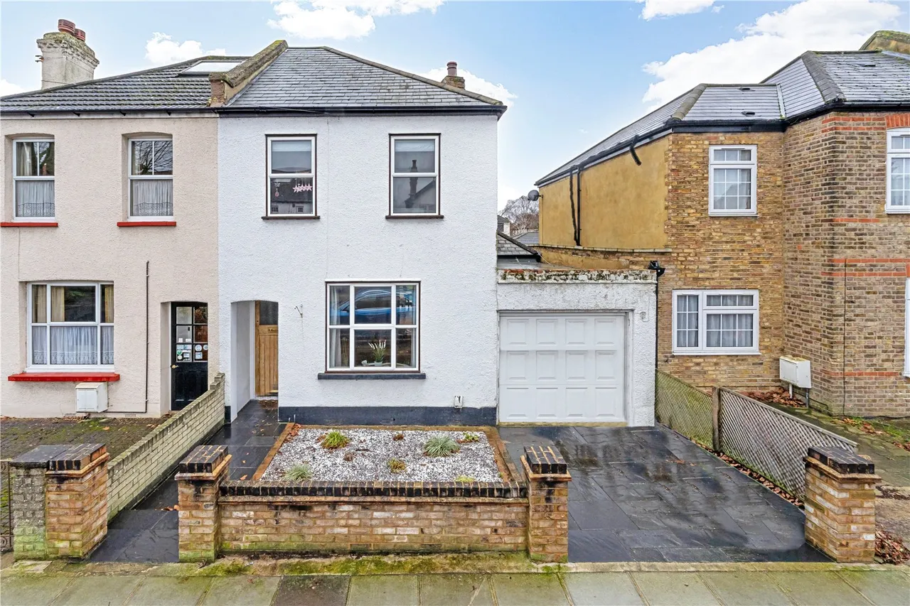 3 bed house for sale — Broad Lane, Hampton, Middlesex, TW12 3BX
