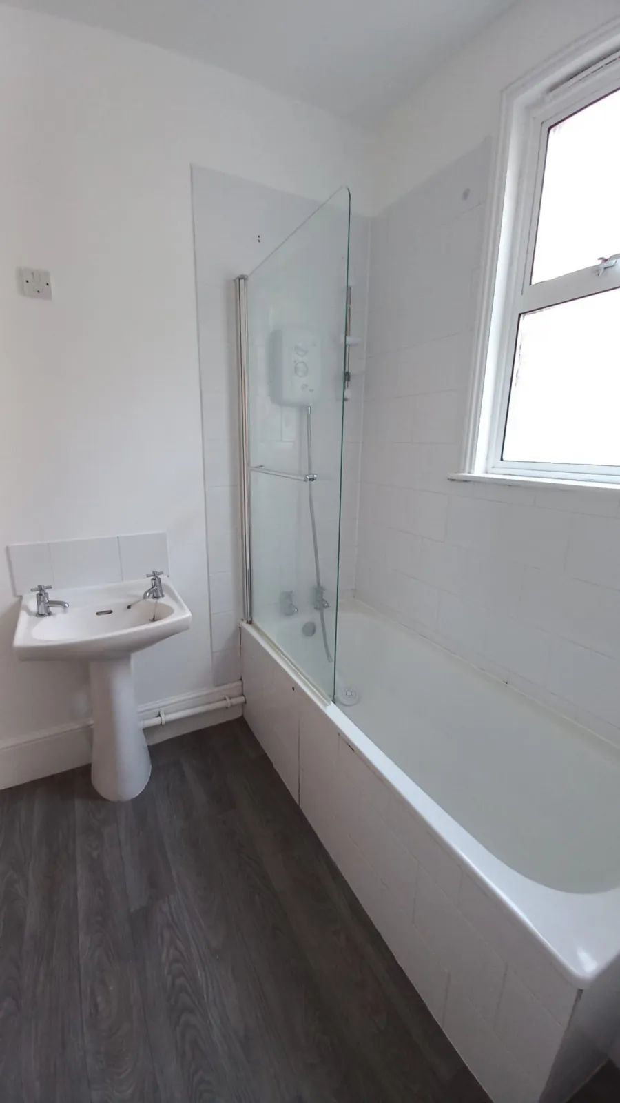 4 Bedroom house in heart of Westcliff on Sea, photo 23