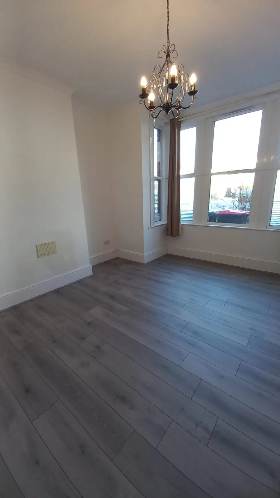 4 Bedroom house in heart of Westcliff on Sea, photo 3