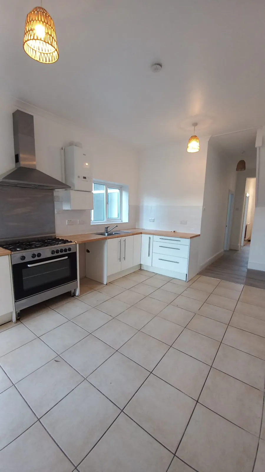 4 Bedroom house in heart of Westcliff on Sea, photo 8