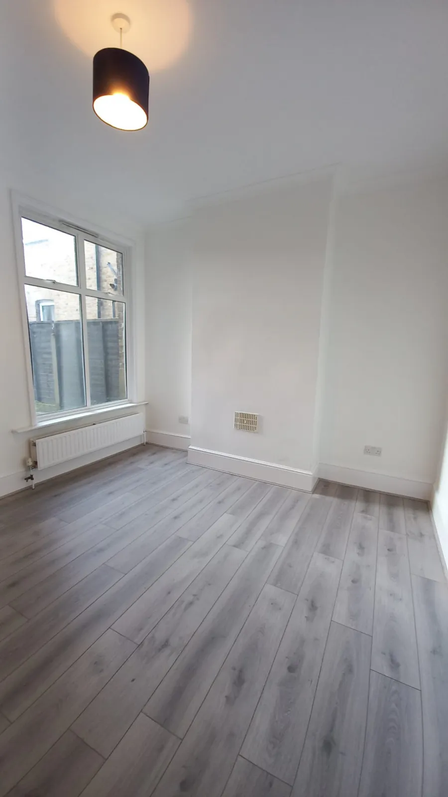 4 Bedroom house in heart of Westcliff on Sea, photo 5