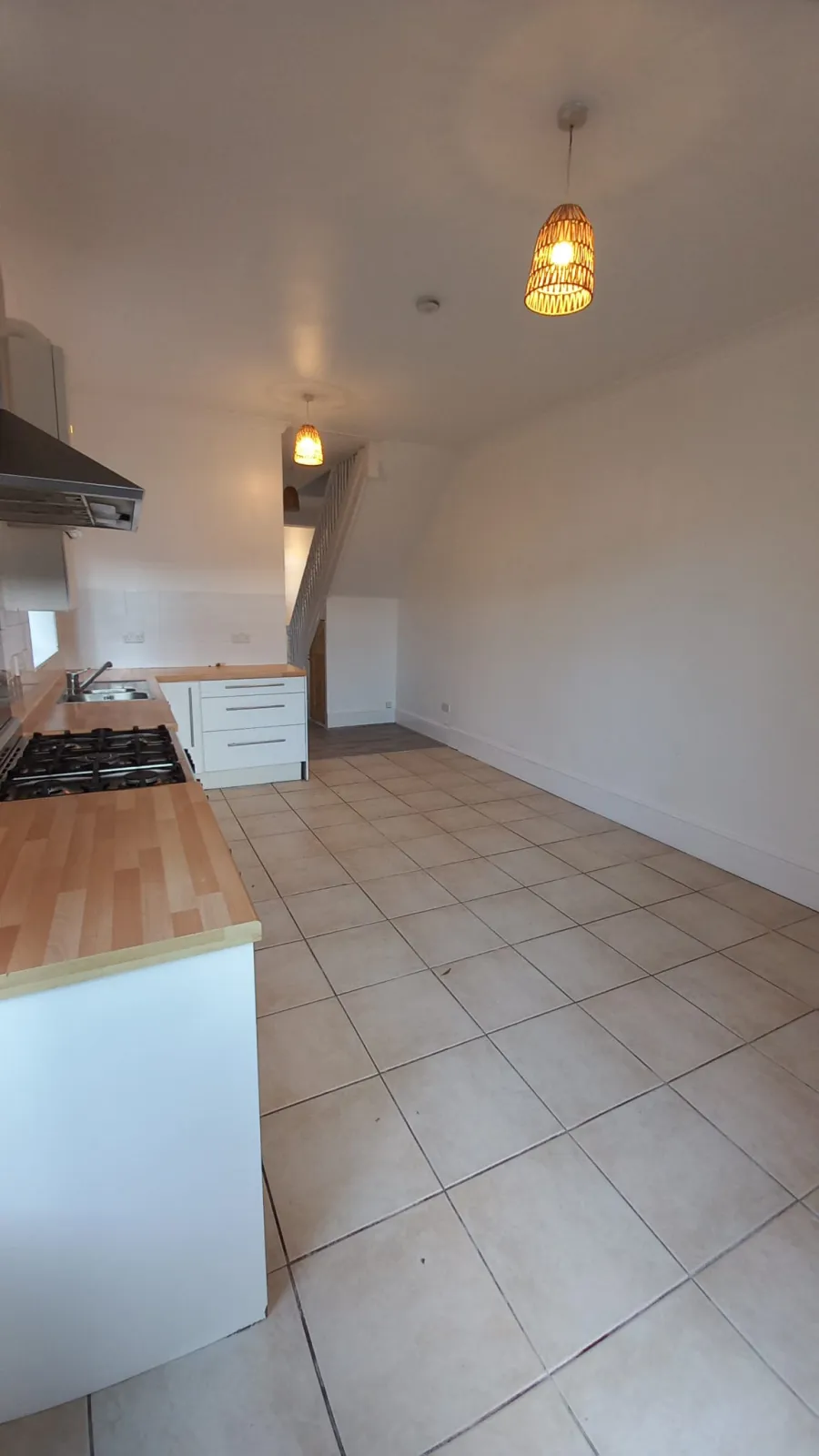 4 Bedroom house in heart of Westcliff on Sea, photo 9