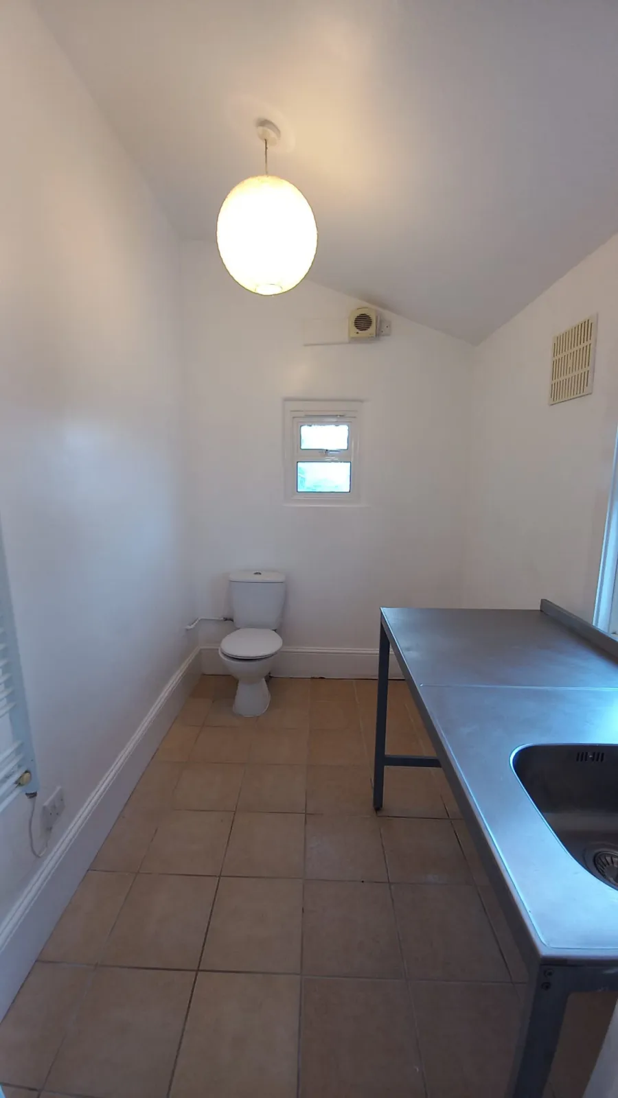 4 Bedroom house in heart of Westcliff on Sea, photo 10