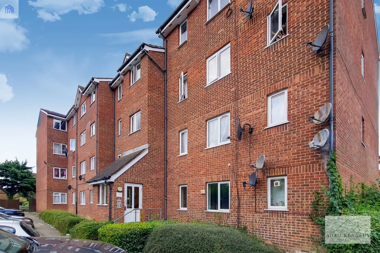 64 Chaffinch Close, Edmonton, London, N9 8UG, photo 6