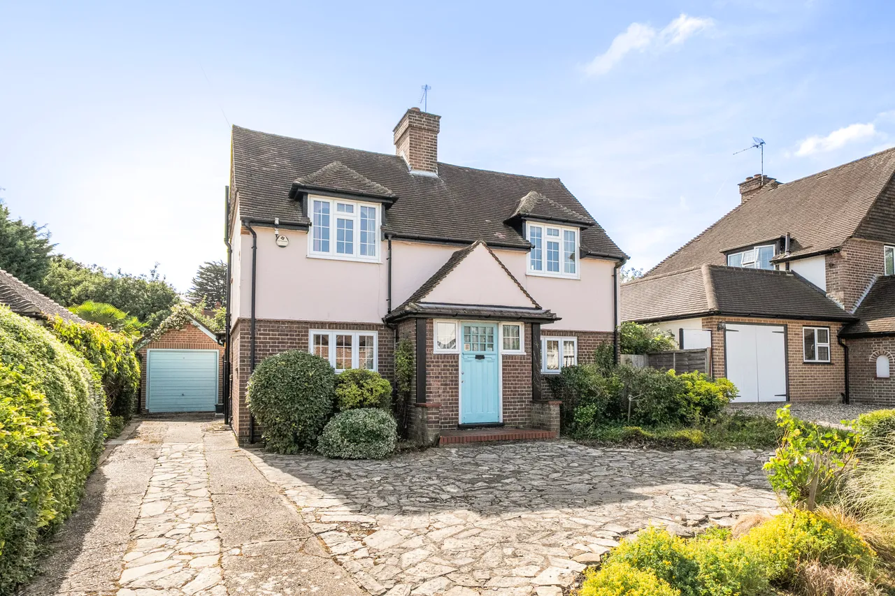 3 bed house for sale — Church Avenue, Ruislip, HA4