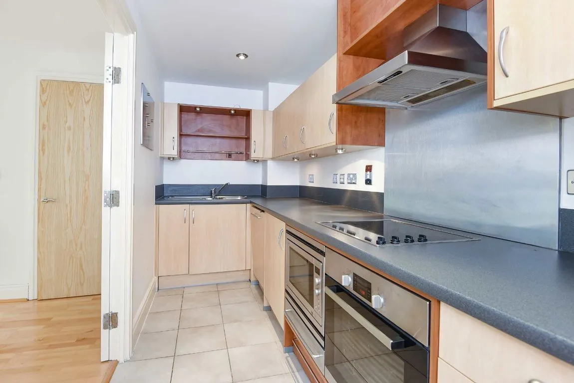 Smugglers Way, SW18, photo 2