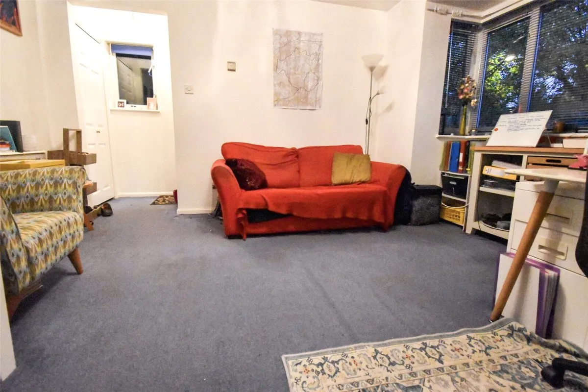 Bardsley Drive, Farnham, Surrey, GU9 8UH, photo 5