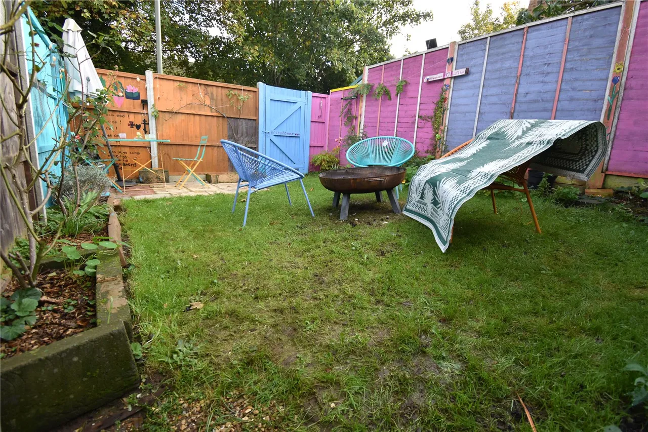 Bardsley Drive, Farnham, Surrey, GU9 8UH, photo 12