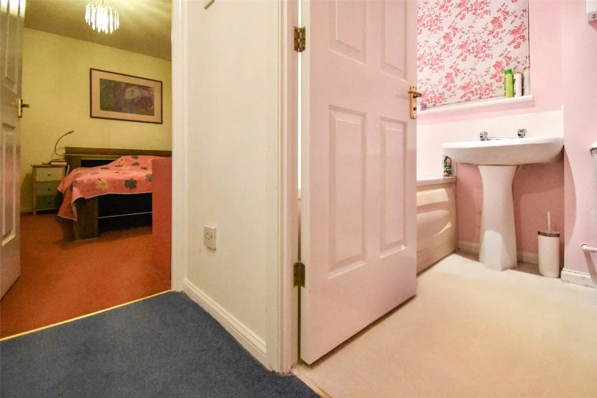 Bardsley Drive, Farnham, Surrey, GU9 8UH, photo 11