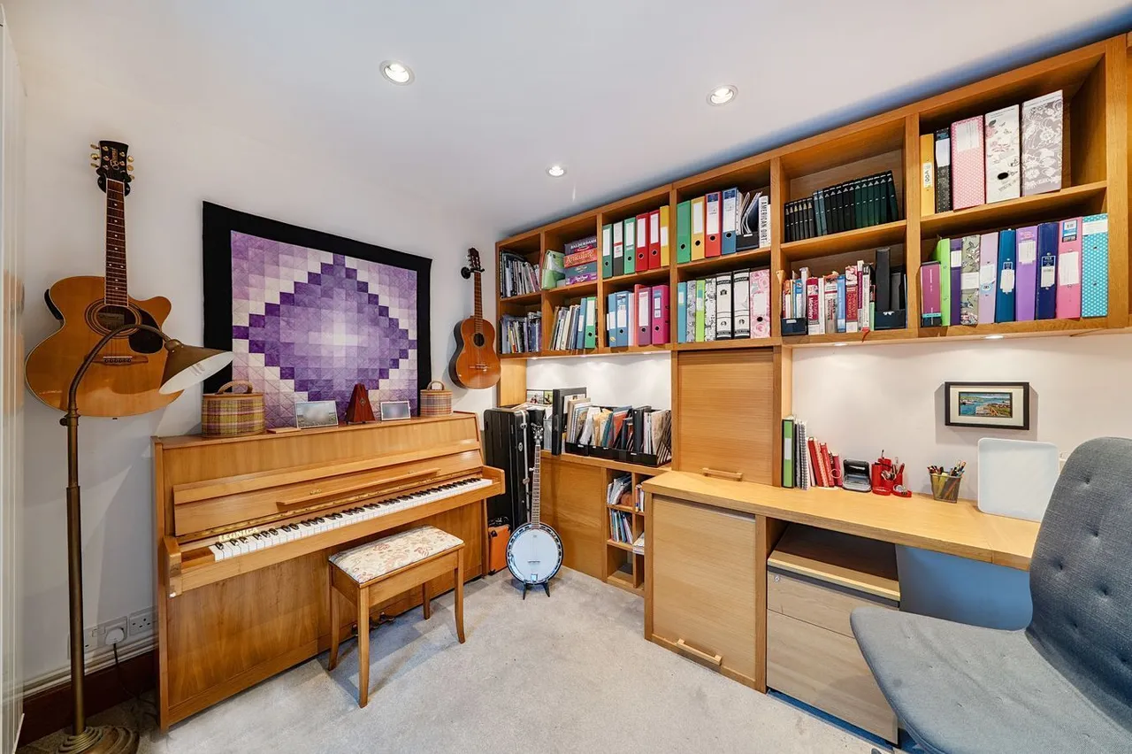 Britannia Close, Chilcompton, BA3, photo 13