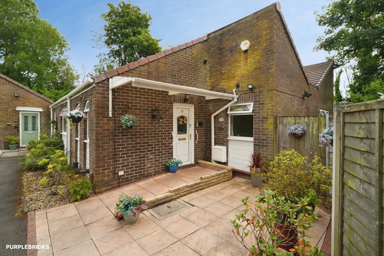 2 bed house for sale, Pendle Court, Bolton, BL1