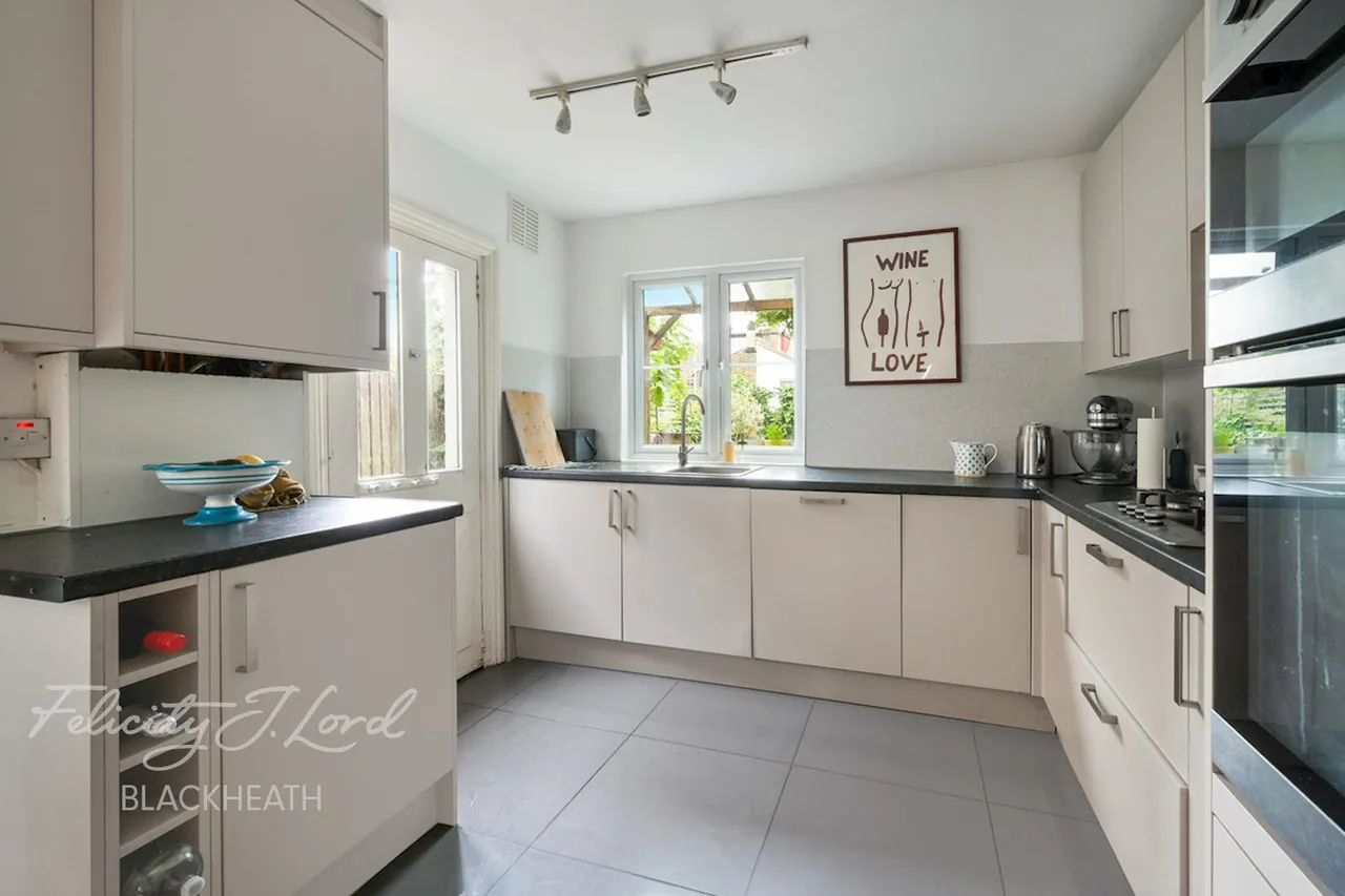 Inverine Road, Charlton, photo 6