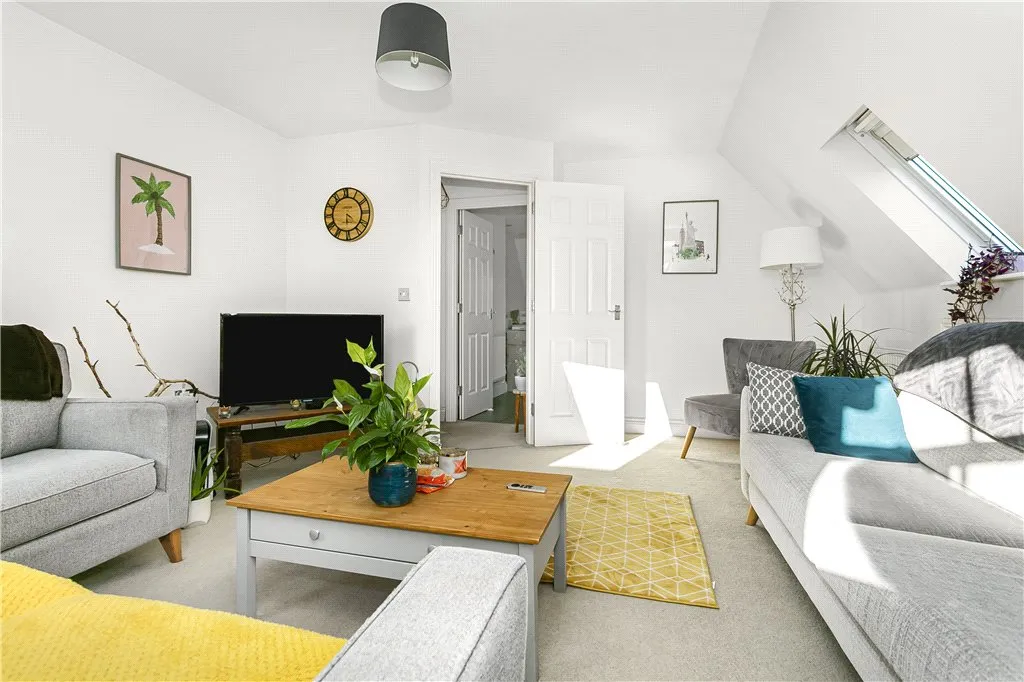 Victoria Street, Englefield Green, TW20, photo 10
