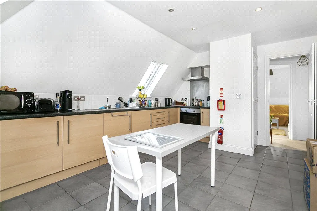 Victoria Street, Englefield Green, TW20, photo 12
