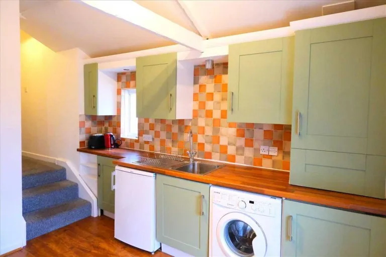 3 bed flat to rent, North Road East, Plymouth, PL4