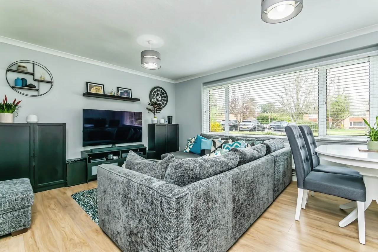 Furrows Place, Caterham, Surrey, CR3, photo 2