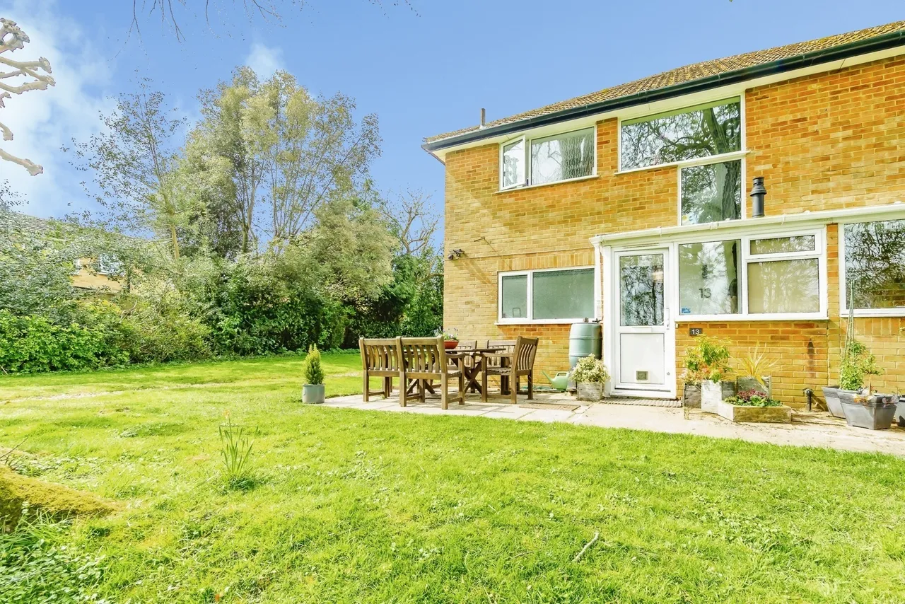 2 bed flat for sale — Furrows Place, Caterham, Surrey, CR3