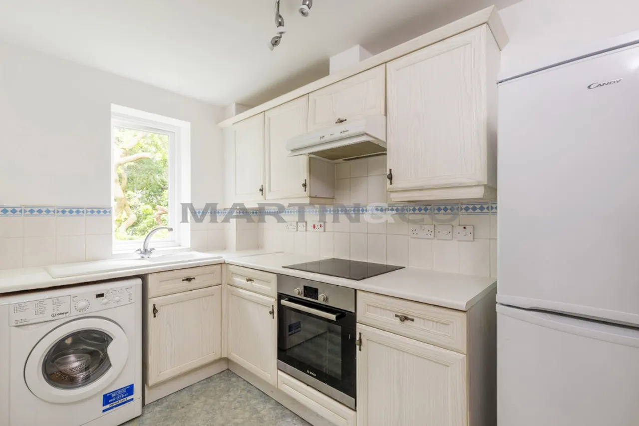 Dickens Court, Wanstead, photo 3