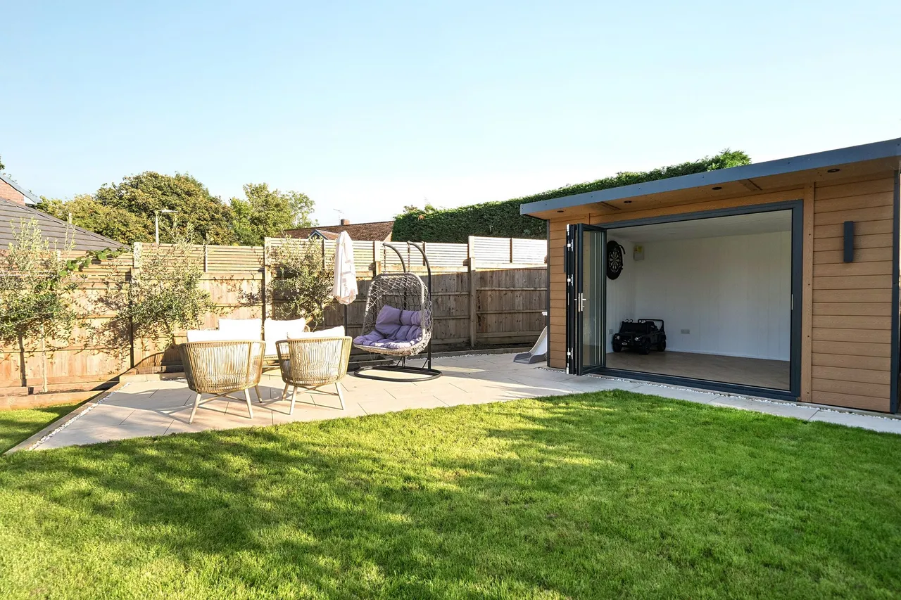 Lancaster Road, Wilmslow, photo 2