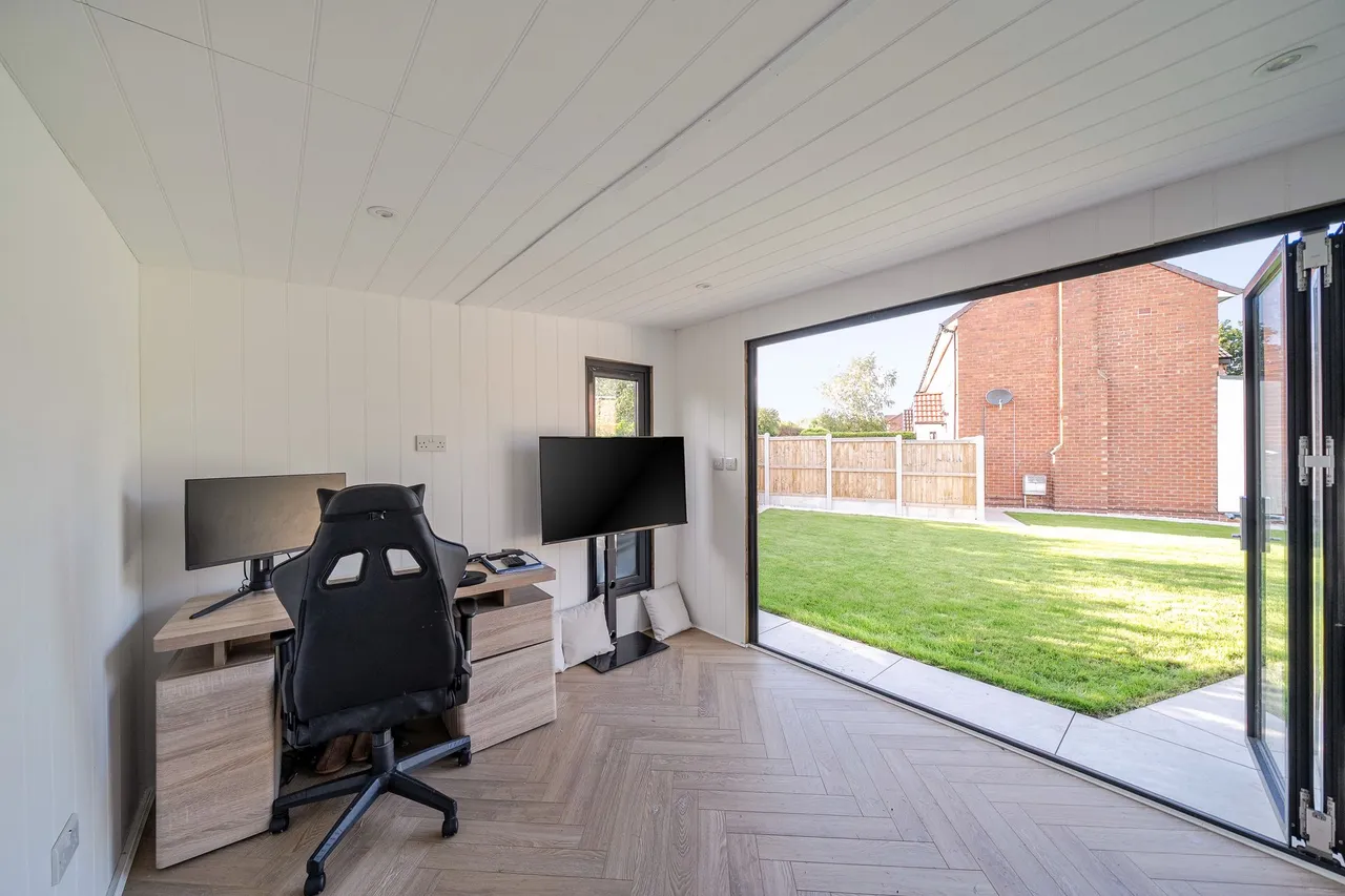 Lancaster Road, Wilmslow, photo 26