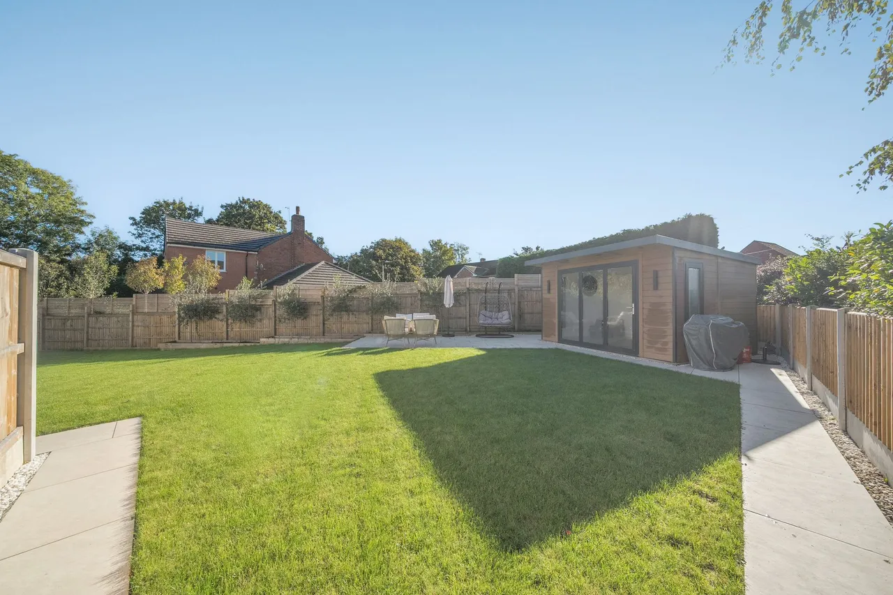 Lancaster Road, Wilmslow, photo 4