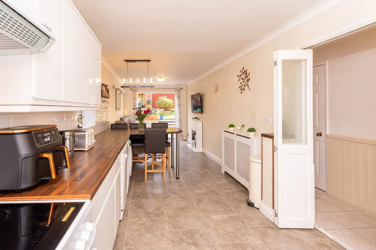 Furzeland Drive, Sketty, SA2, photo 6