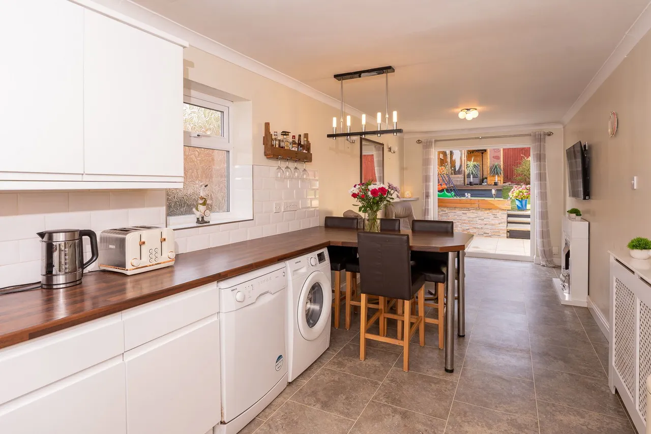 Furzeland Drive, Sketty, SA2, photo 8