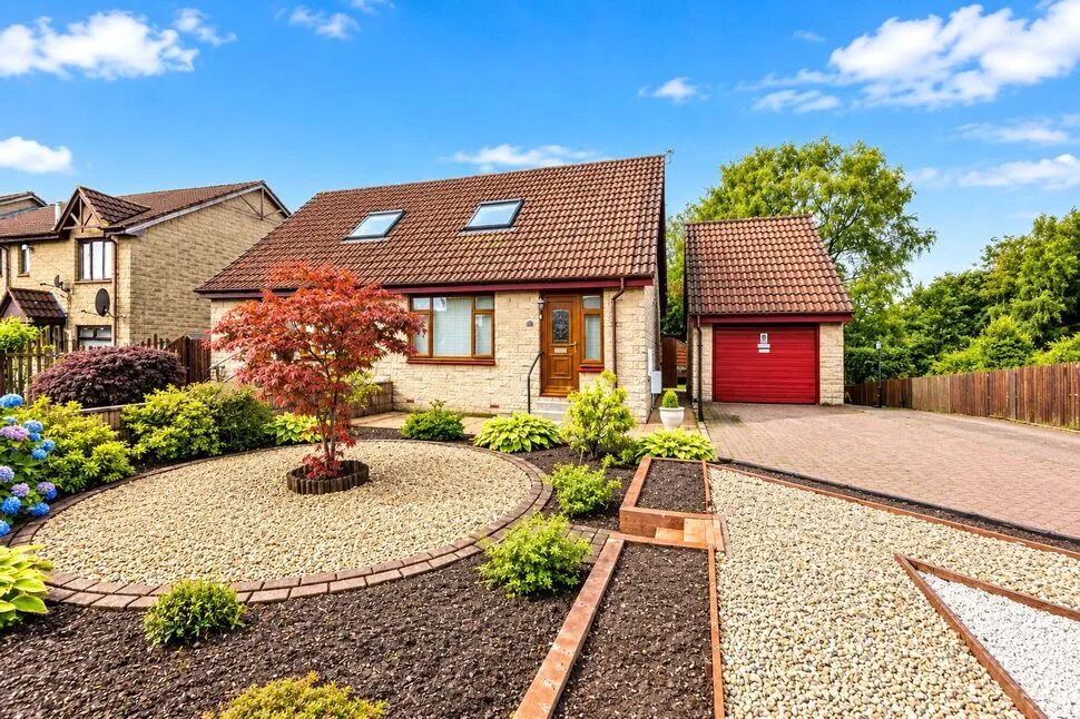2 bed house for sale, Neilson Court, Blackburn, EH47