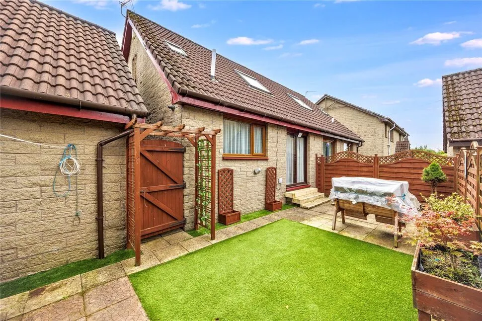 Neilson Court, Blackburn, EH47, photo 8