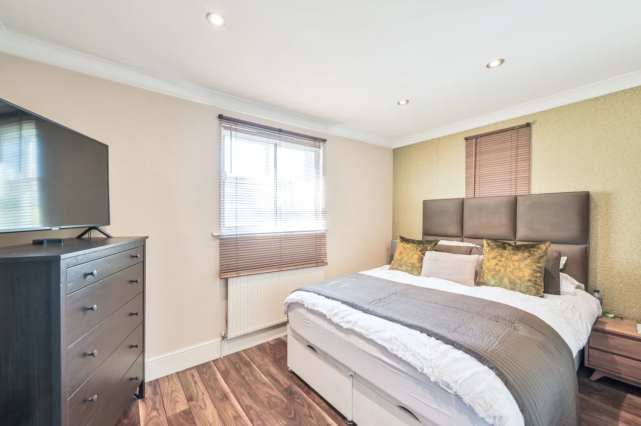 1 Sycamore Court, 203 Great North Way, London, photo 2