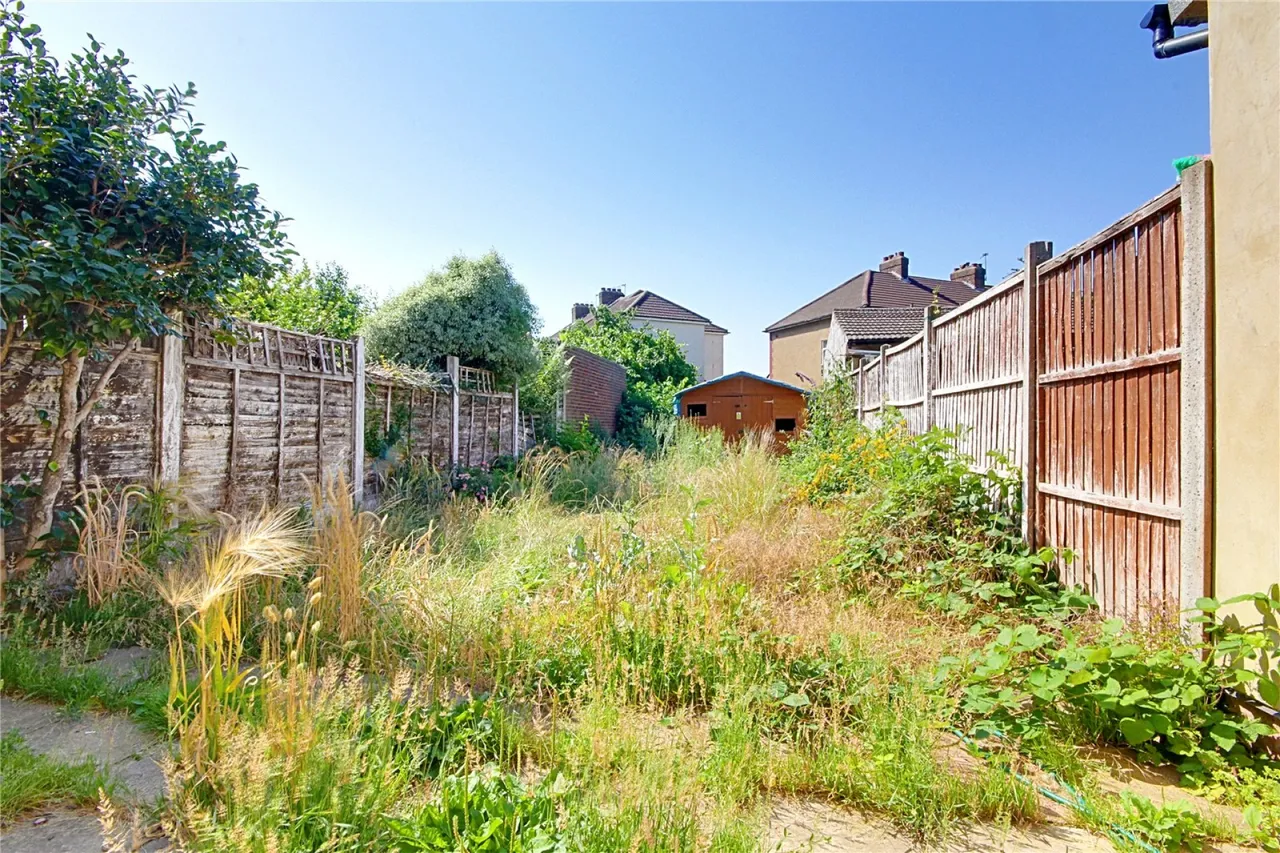 Cambourne Avenue, London, photo 2