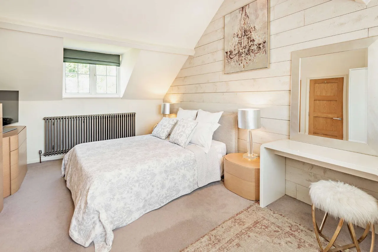 Sutherland Grange, Maidenhead Road, Windsor, Berkshire, SL4 5TN, photo 11