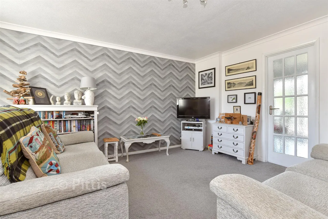 Central Way, Sandown, PO36, photo 6