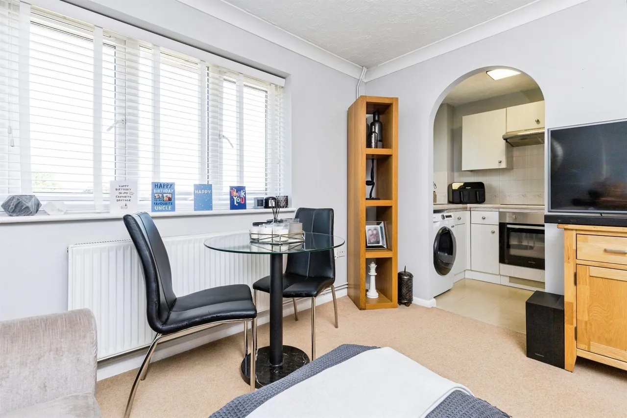 Chetwood Road, Crawley, RH11, photo 6