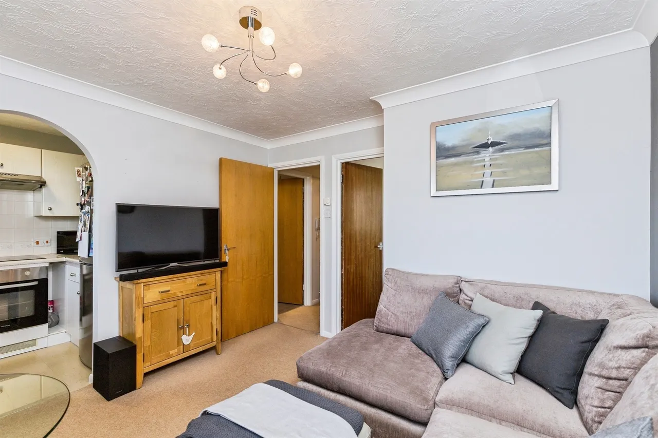 Chetwood Road, Crawley, RH11, photo 5