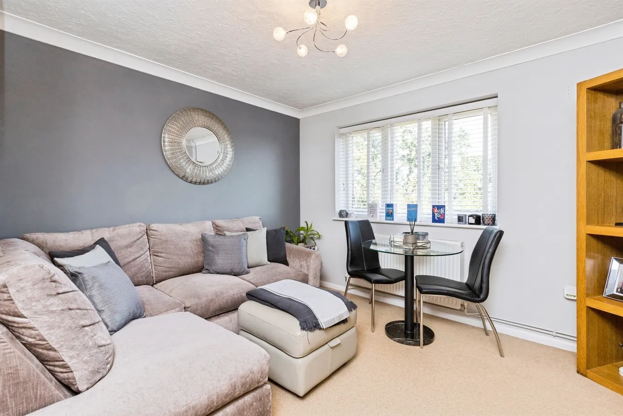 Chetwood Road, Crawley, RH11, photo 4