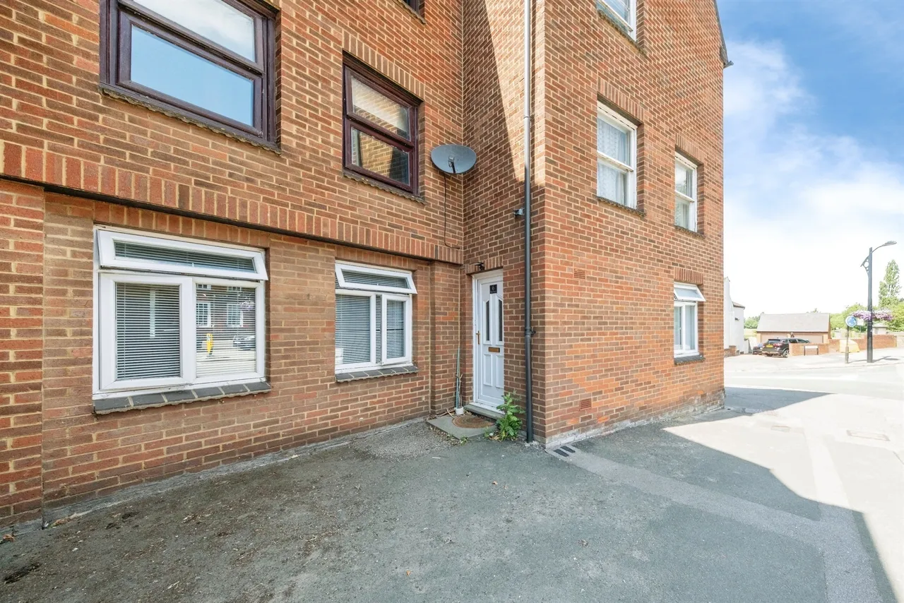 High Street, Newport Pagnell, photo 10