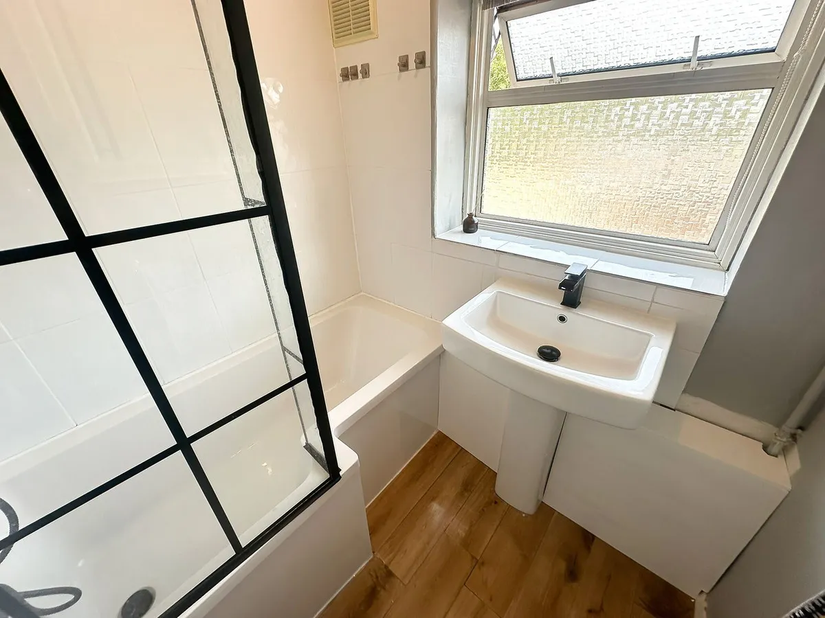 Romford, RM3, photo 11