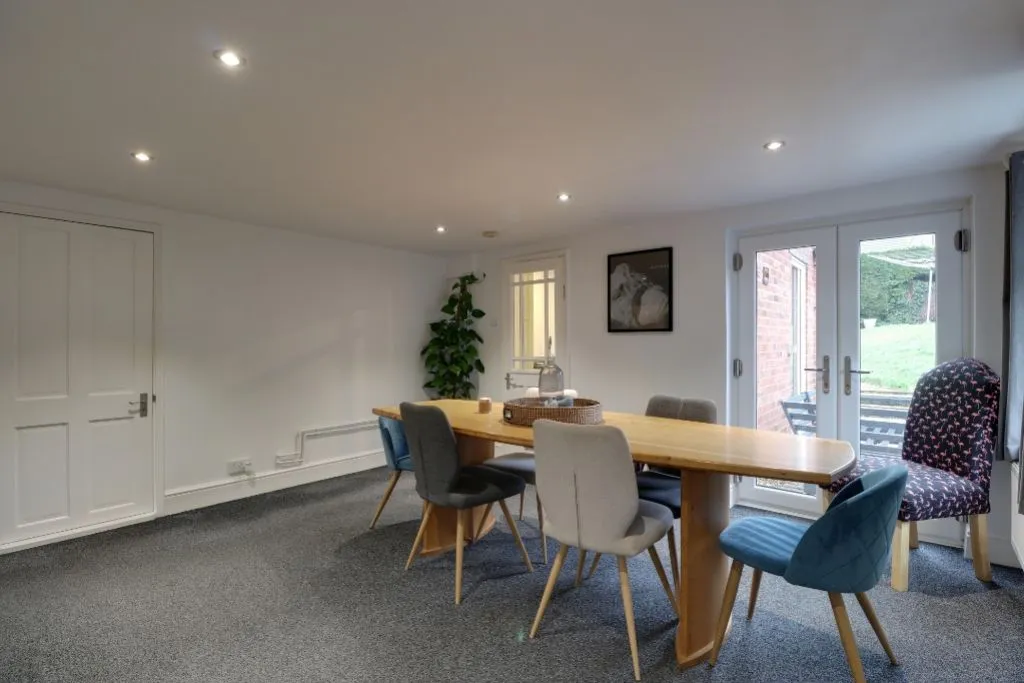 High Street, Colsterworth, NG33, photo 5