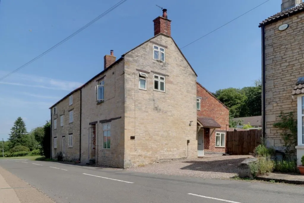4 bed house for sale, High Street, Colsterworth, NG33