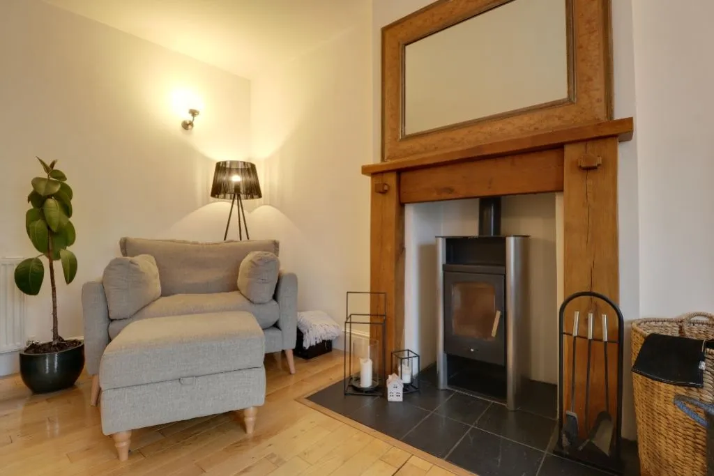 High Street, Colsterworth, NG33, photo 3