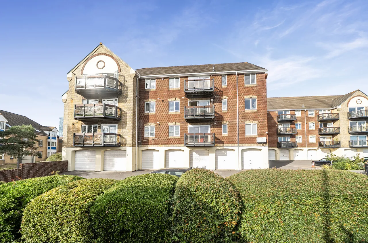 2 bed flat for sale, Pacific Close, Ocean Village, SO14