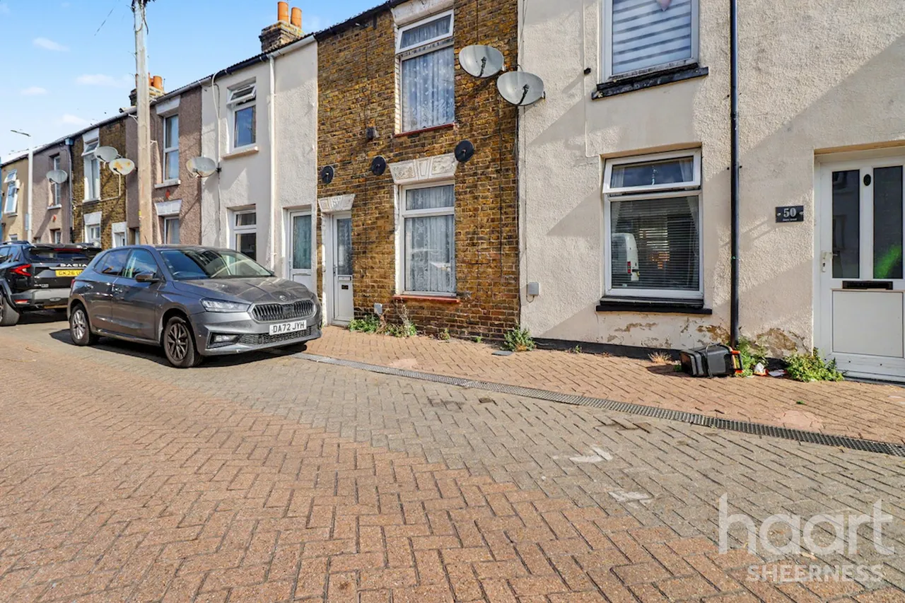 2 bed house for sale, James Street, Sheerness, ME12