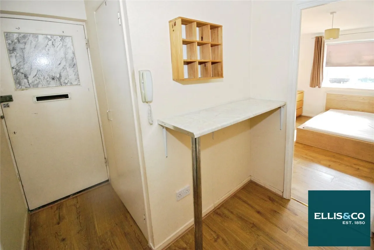 Cricklewood Lane, Childs Hill, NW2, photo 7